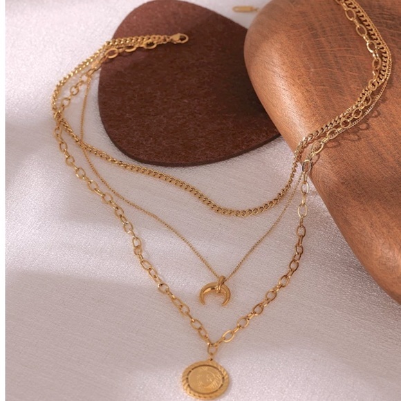 18K Gold Plated Layered Lion Pendant & Animal Horn Pendant Necklace - Picture 8 of 14